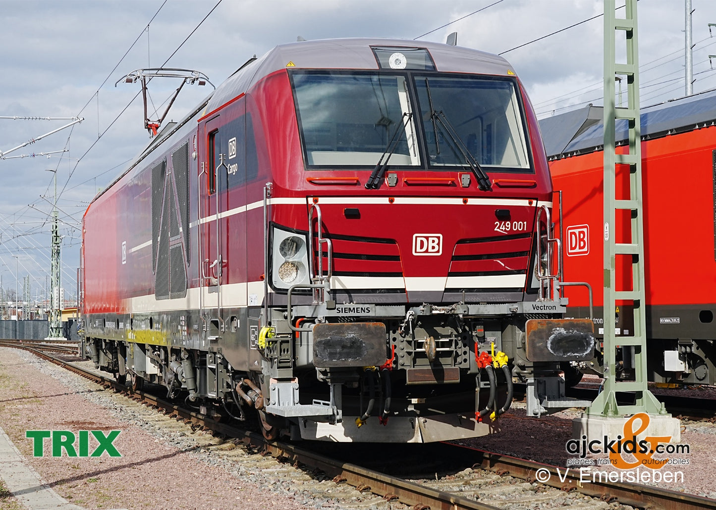 Trix 25293 - Class 249 Dual Power Locomotive