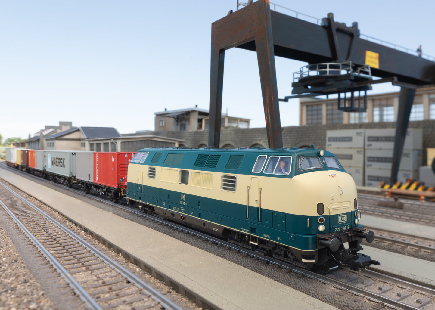 Marklin 37824 - Class 221 Heavy Diesel Locomotive