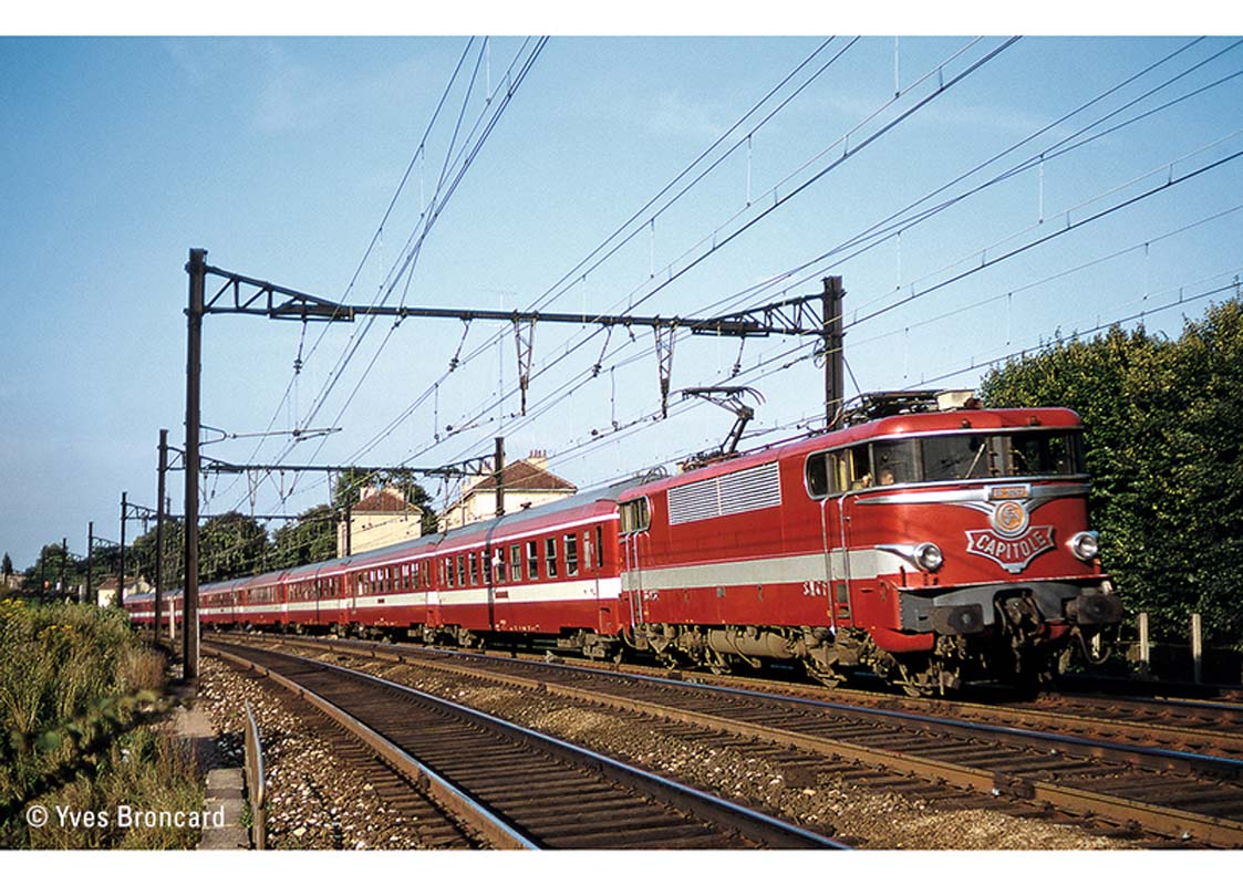Trix 15950 - SNCF Le Capitole Express Train Passenger Car Set