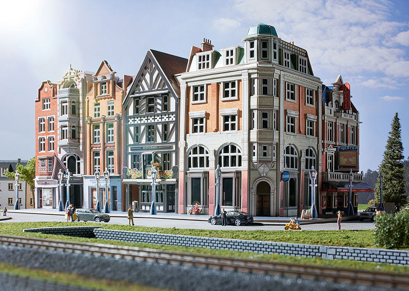 Marklin 72783 - Corner Building with Bank Building Kit (Start up)