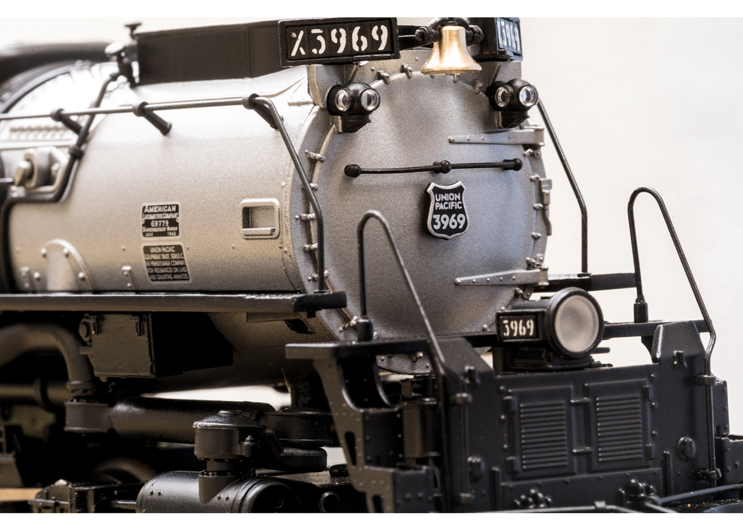 Trix 22940 - Class 3900 Steam Locomotive Challenger