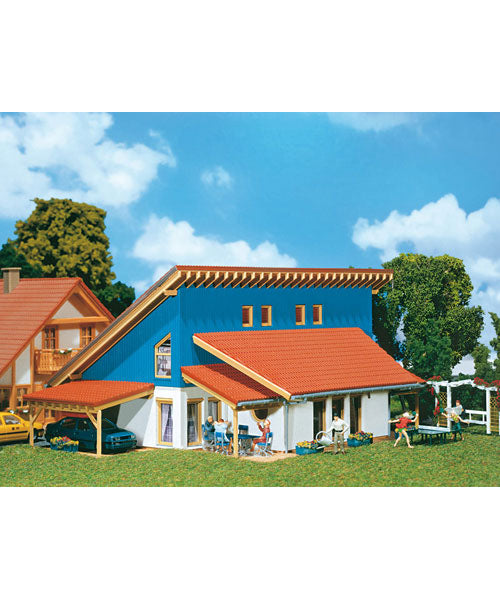 Faller 130304 - Futura House with Accessorie