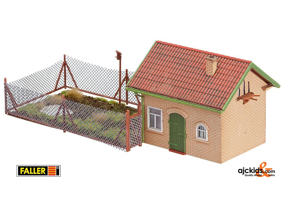 Faller 130328 - Henhouse with free range pen