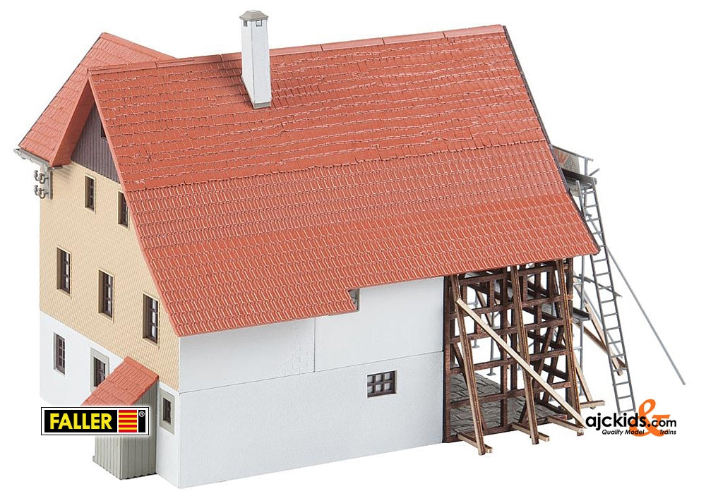 Faller 130533 - Farmhouse under renovation