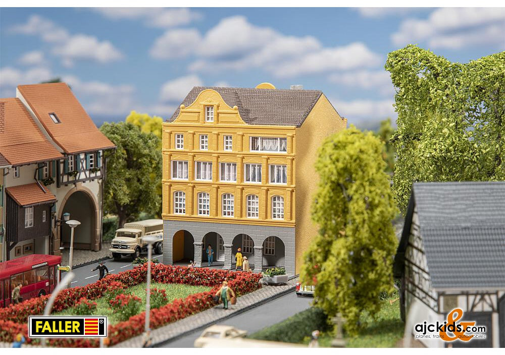 Faller 232177 - Town house with archways at Ajckids.com