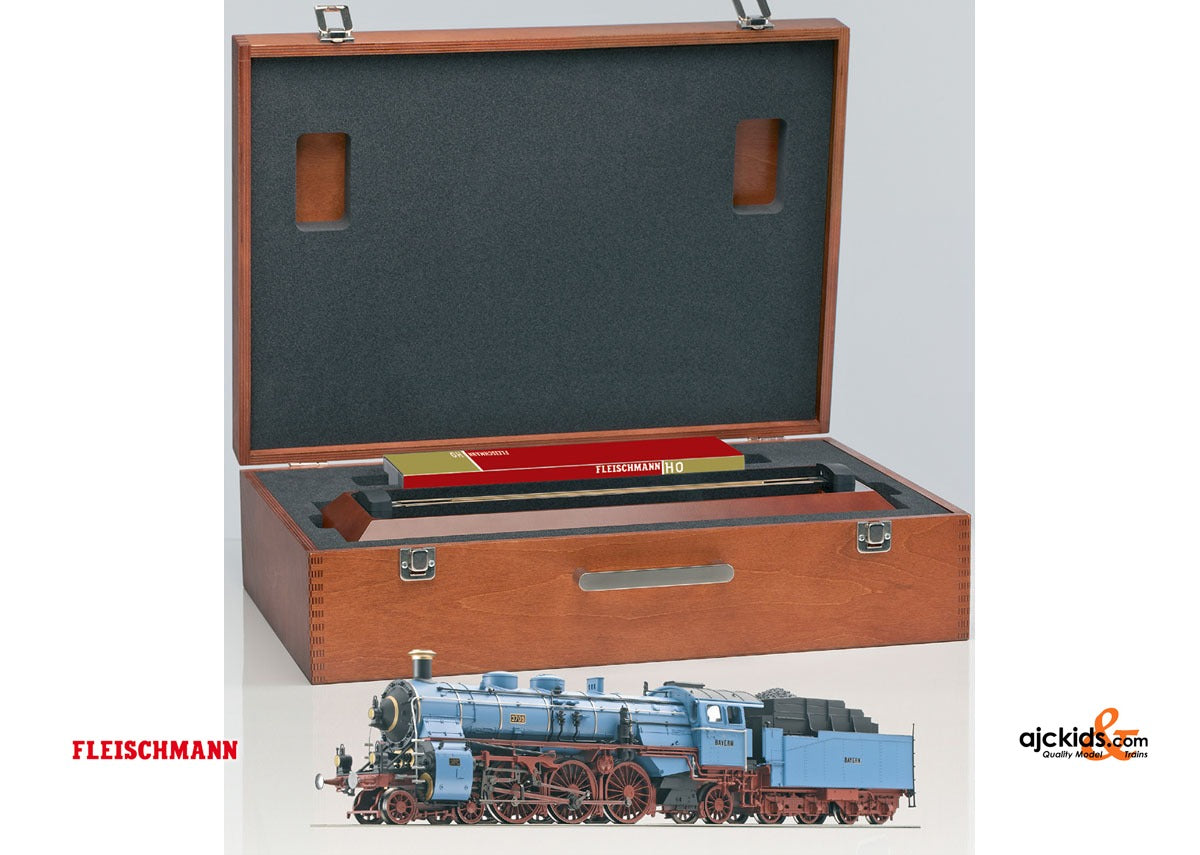 Fleischmann 481372 Exclusive set: Steam locomotive BR 18.5 with Smartrail