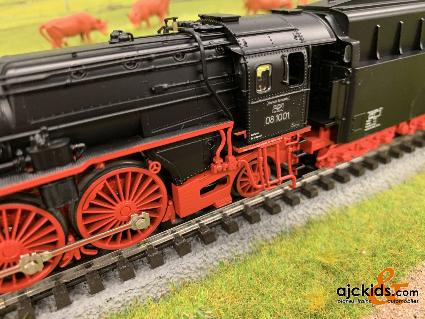 Marklin 39242 - Class 08 Steam Locomotive (smoke, sound)