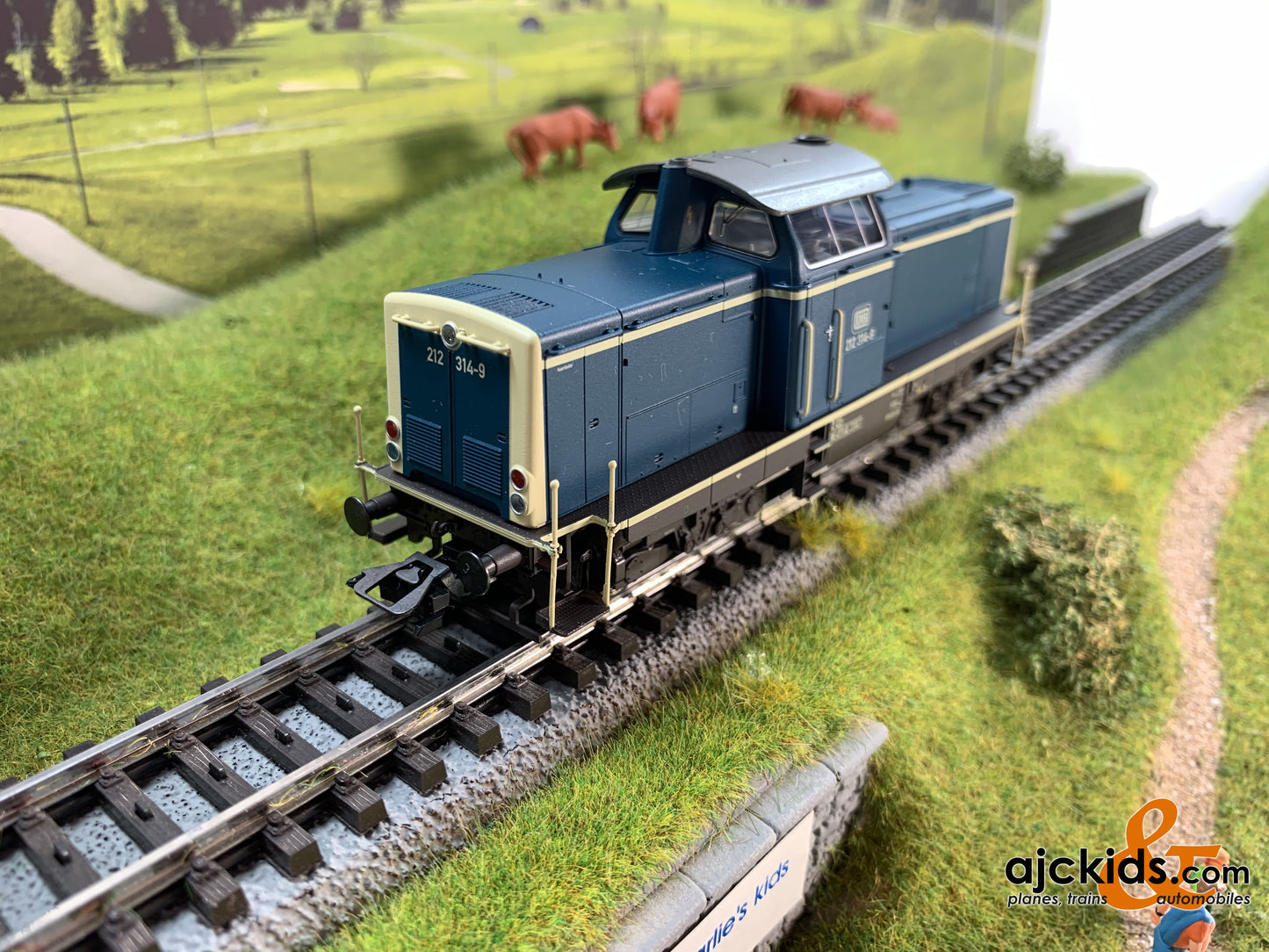 Trix 22827 - Class 212 Diesel Locomotive