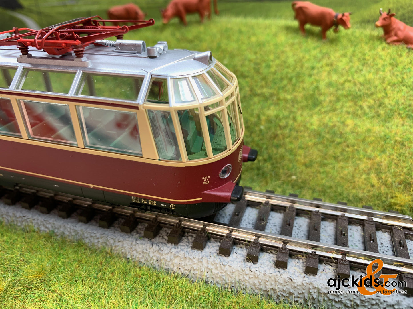 Trix 22192 - Powered Observation Rail Car - minor box damage