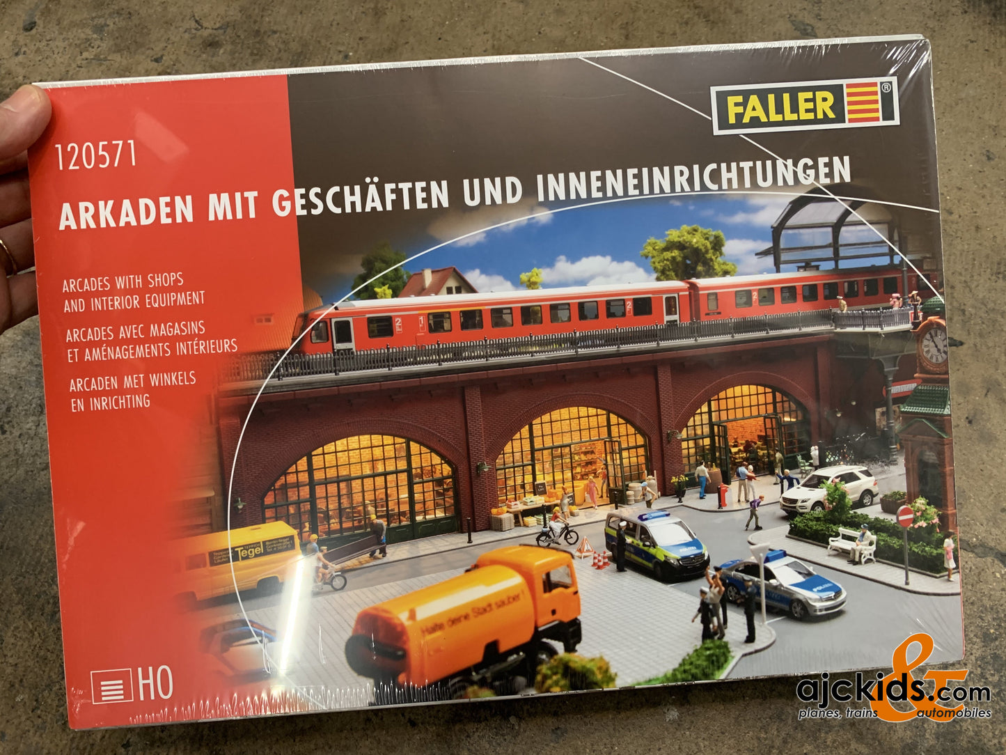 Faller 120571 - Arcades with shops and interior equipment