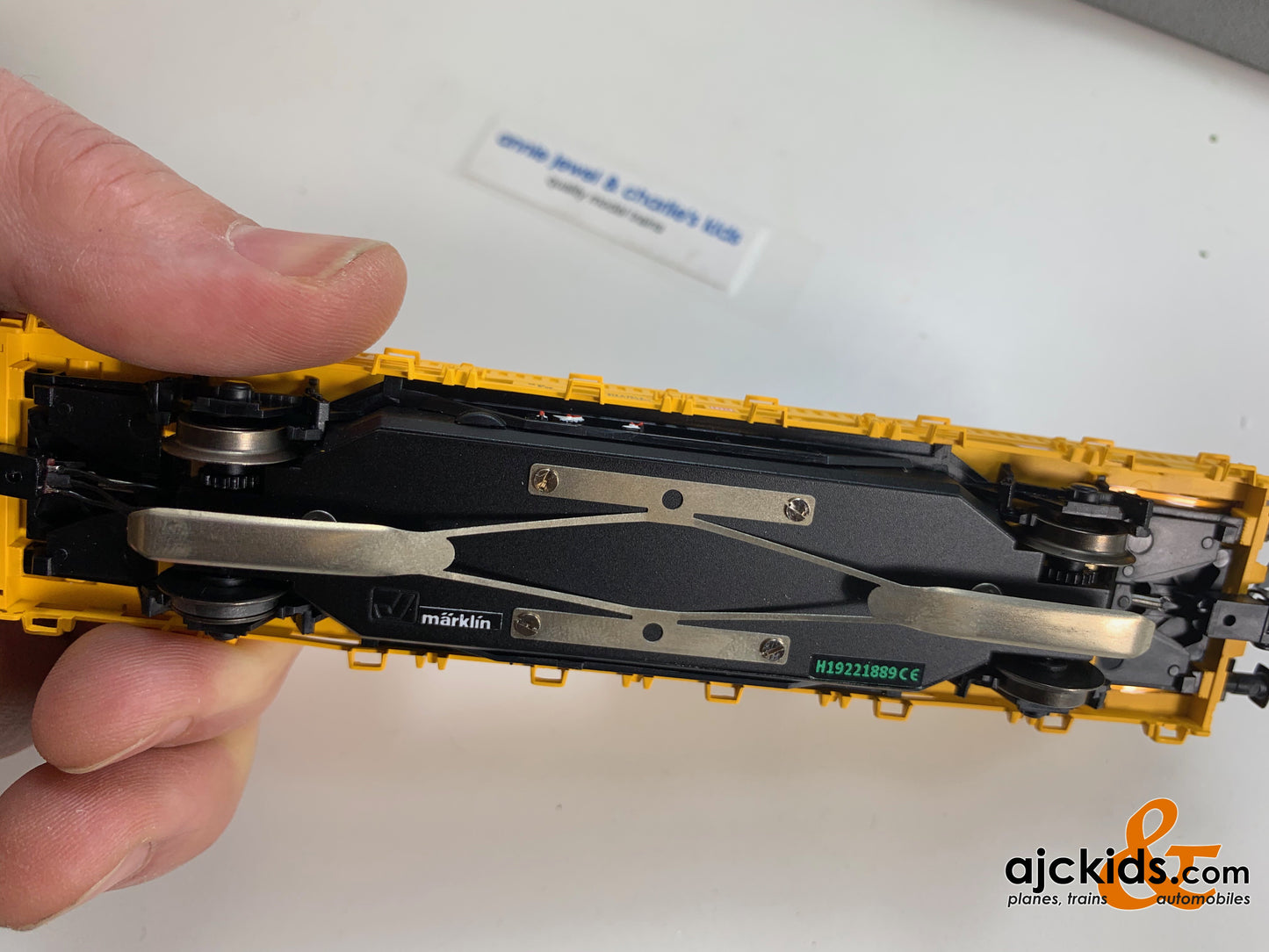 Marklin 39940 - Two-Way Mercedes Unimog with a Catenary Installation Car