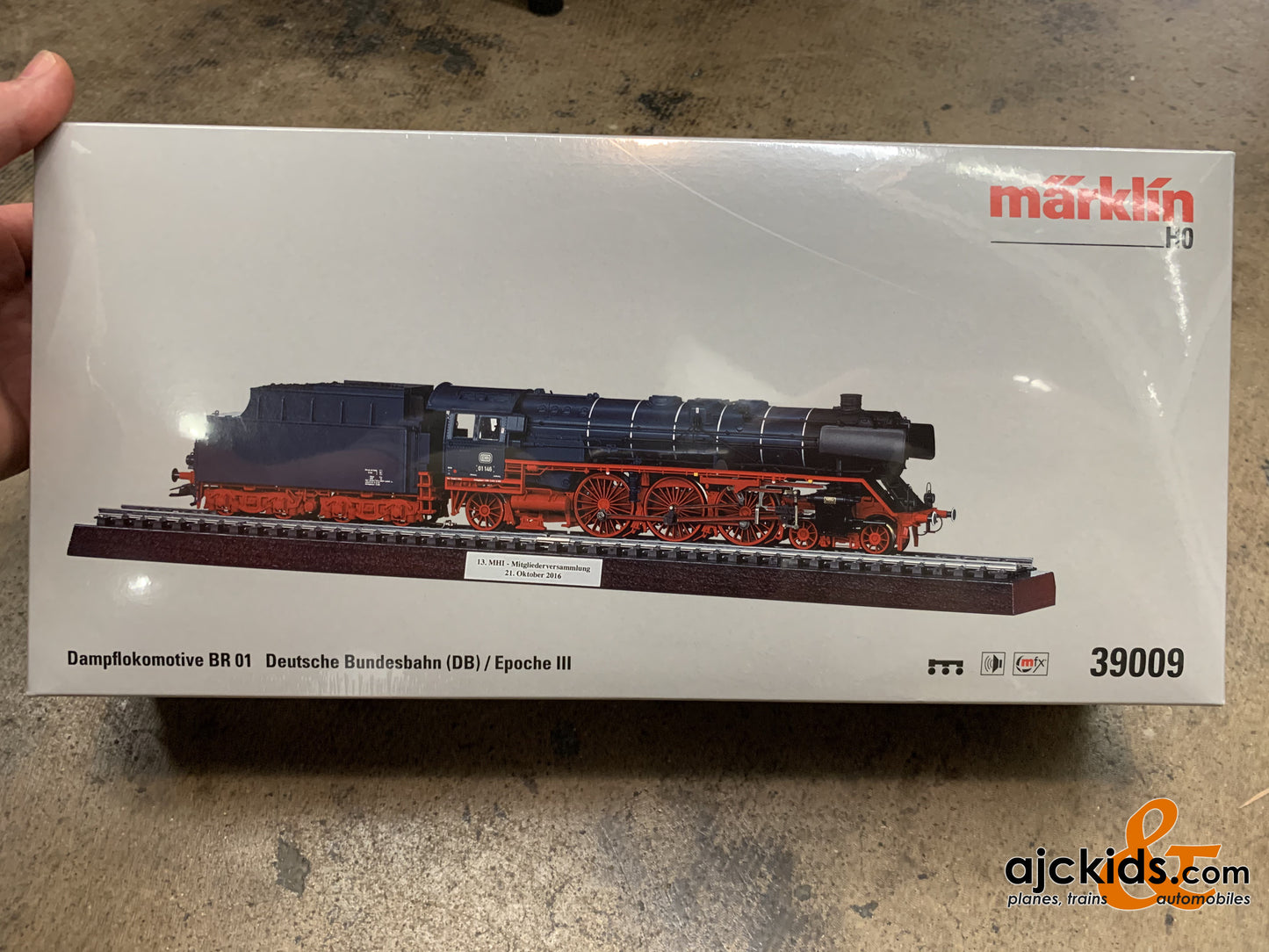Marklin 39009 - Marklin German Steam Locomotive BR 01 MHI 2016 at Ajckids.com