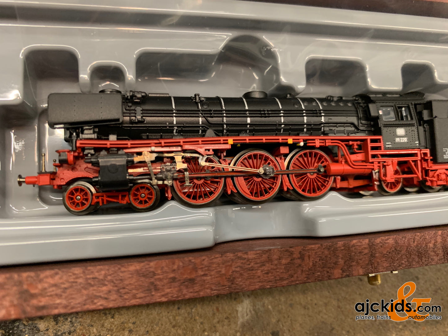 Trix 16015 - Steam Locomotive, Road Number 01 220 (Insider 2020)