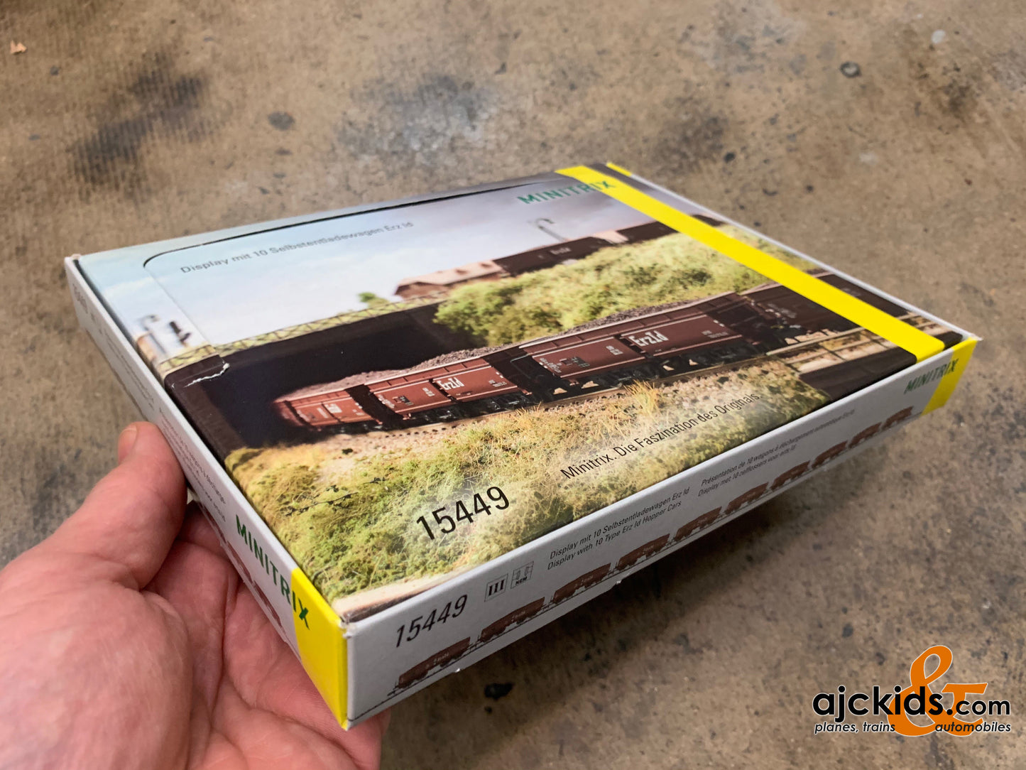 Trix 15449 - Display with 10 Type Erz Id Hopper Cars