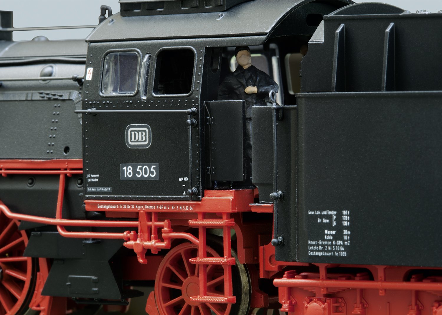 Marklin 39034 - Express Train Steam Locomotive BR18.5