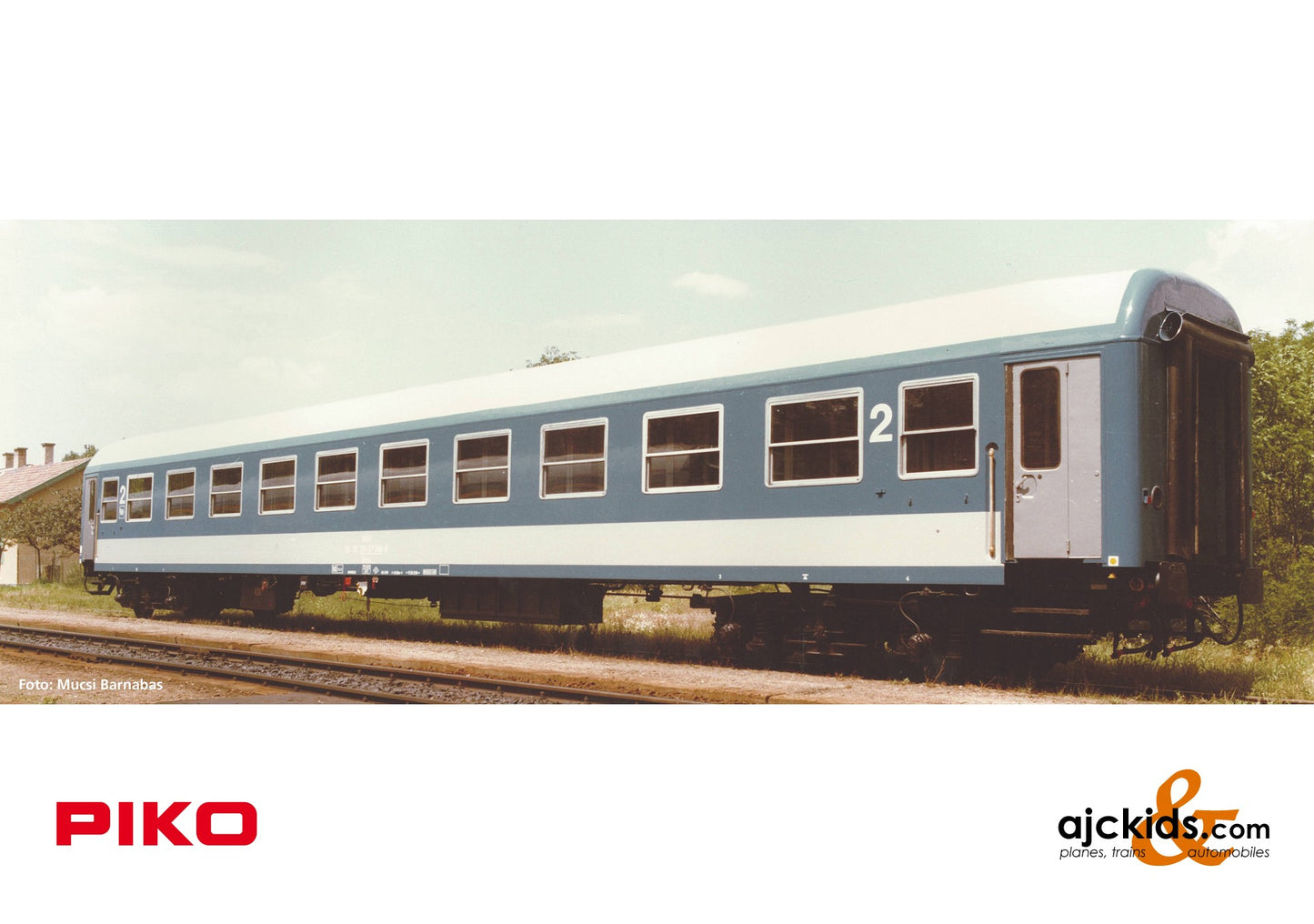 Piko 97618 - 111A 2nd Cl. Passenger car MAV IV