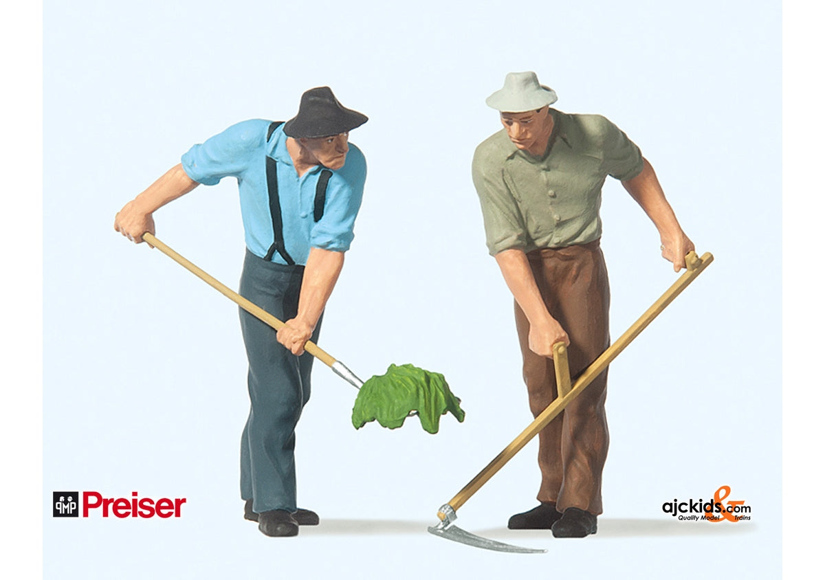 Preiser 63053 Farmers with Ptch Fork/Scyth