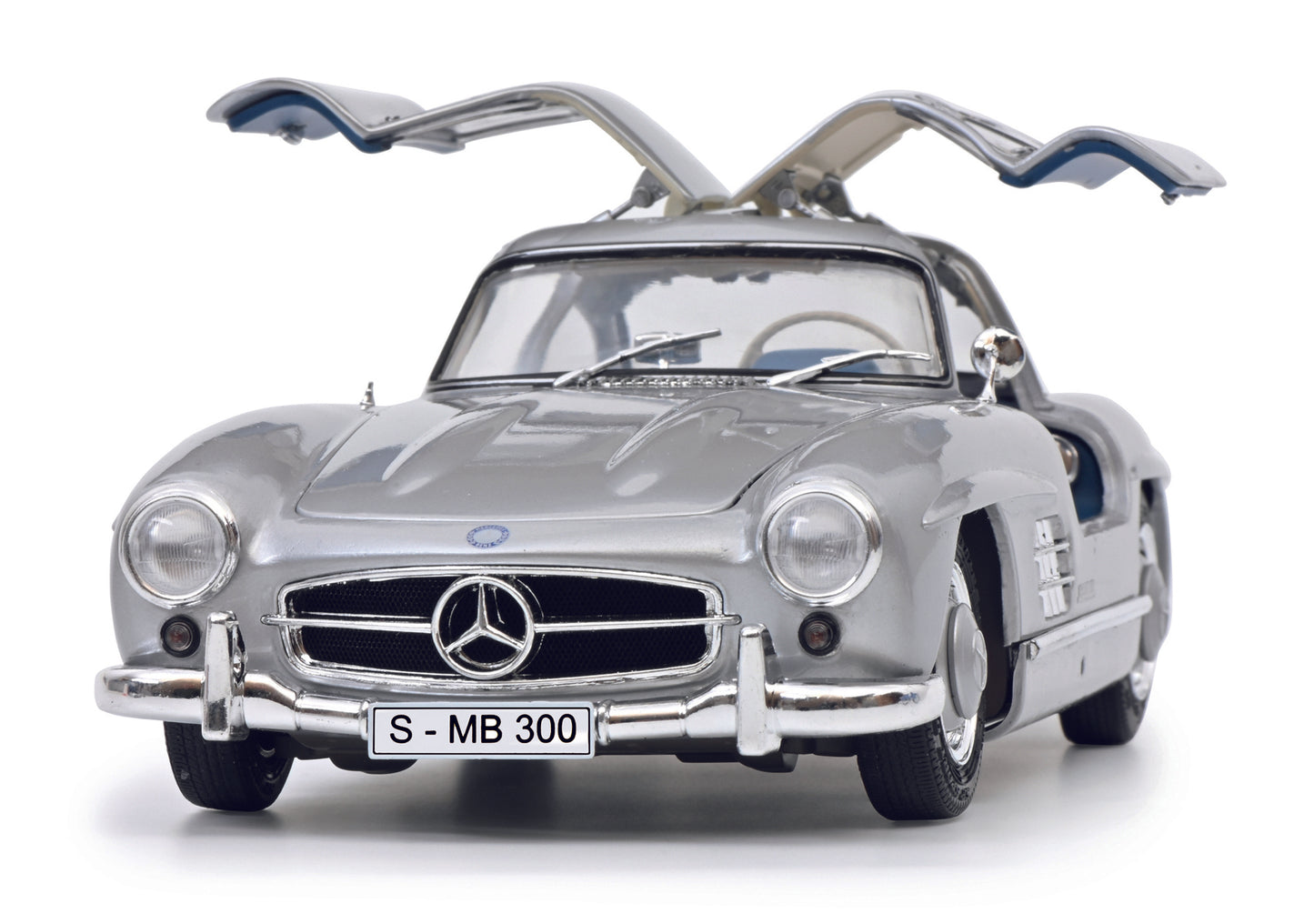 Schuco 450045200 - MB 300 SL Gullwing Silver 1:18 EAN: 4007864057580, at Ajckids.com, authorized Schuco dealer for the USA.