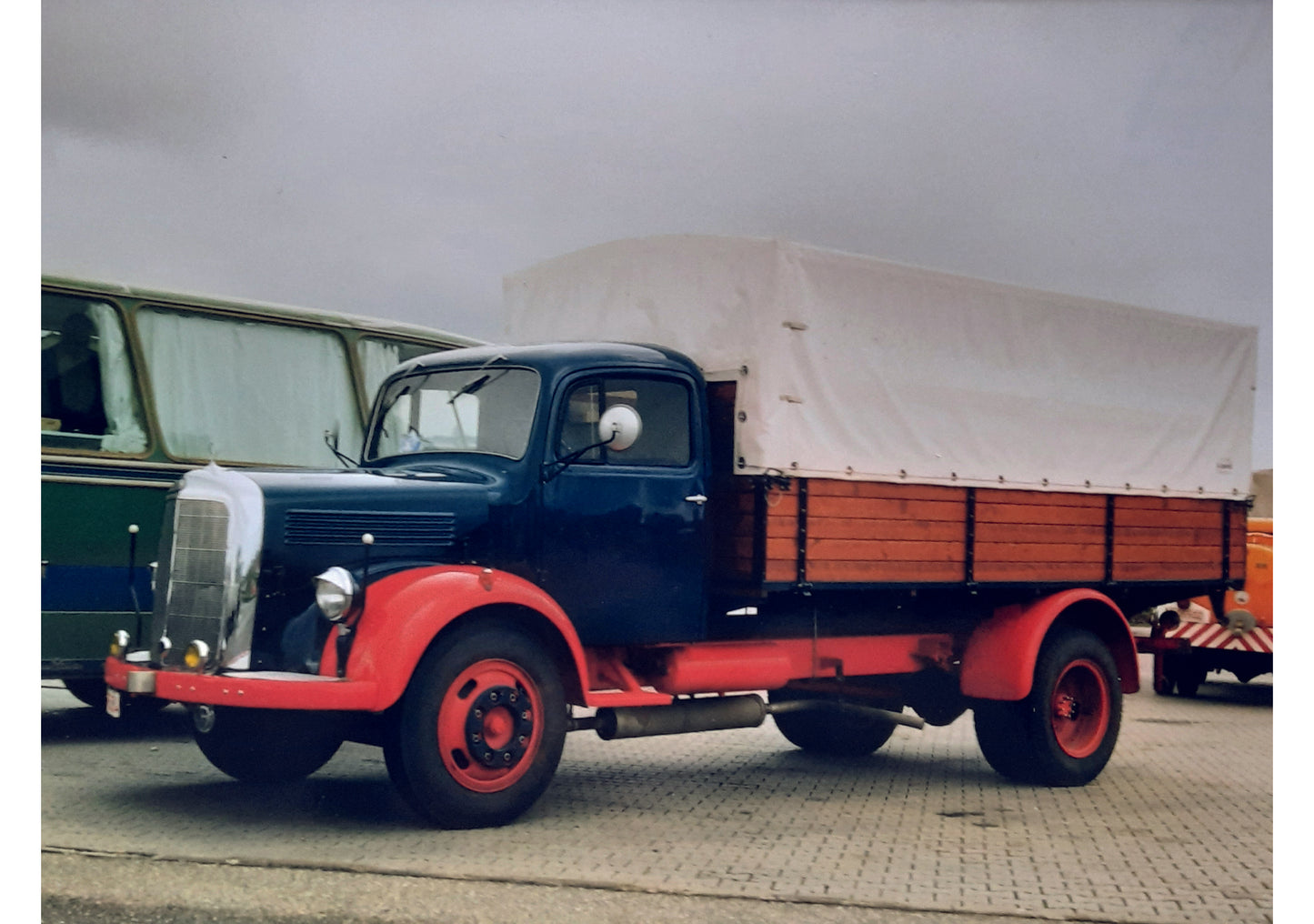 Schuco 450050100 - MB L3500 1:18 EAN: 4007864062256, at Ajckids.com, authorized Schuco dealer for the USA.