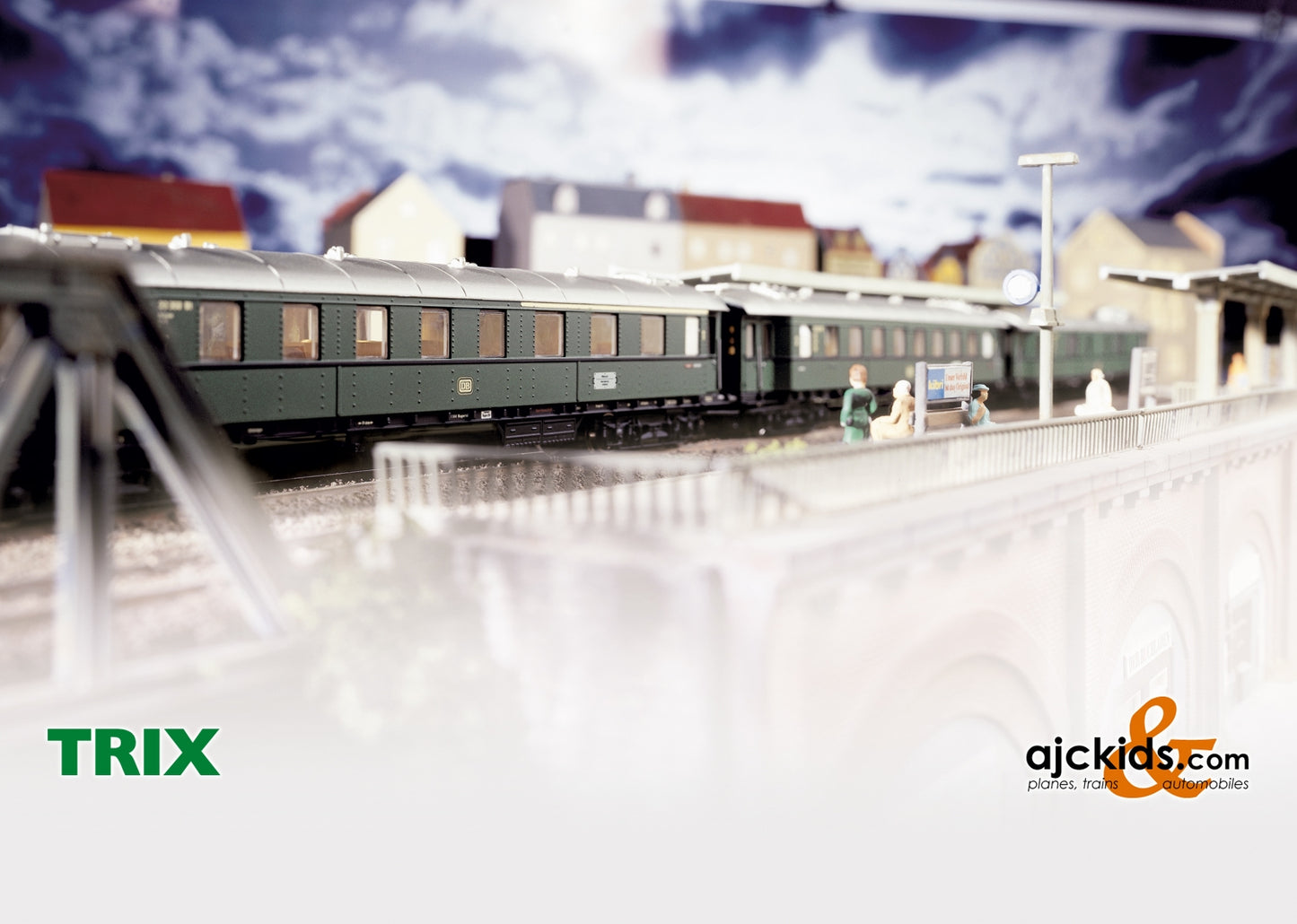 Trix 15015 - Limited Stop Fast Train Car Set