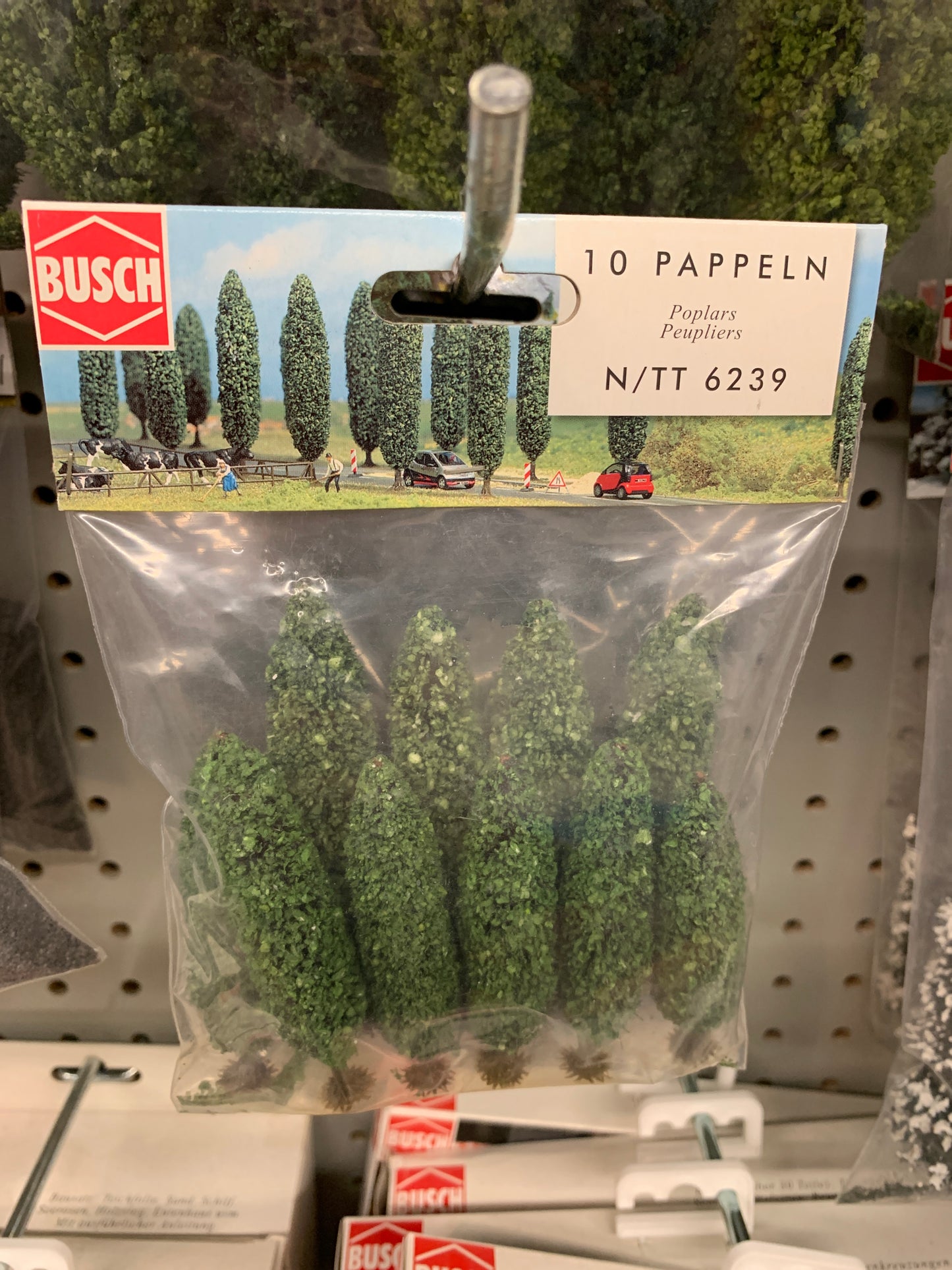 Busch 6239 - Poplar trees  10 pieces