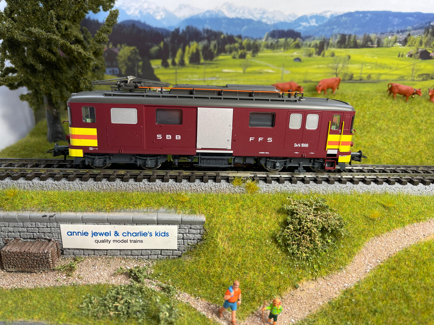 Roco 51339 - z21 digital set: Electric luggage railcar De 4/4 with passenger train (AC) at ajckids.com