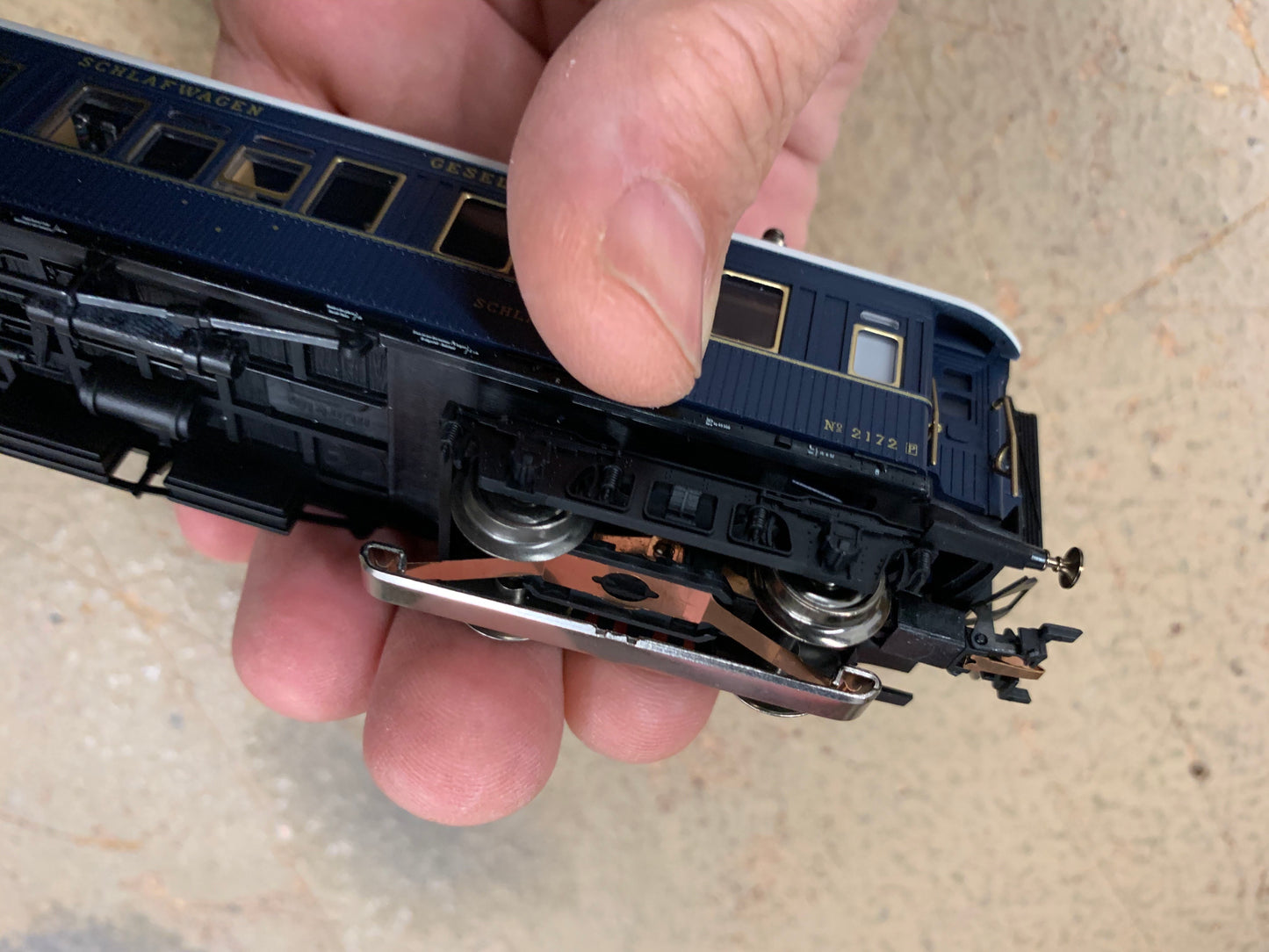 Pick-up shoe install on Marklin 42791