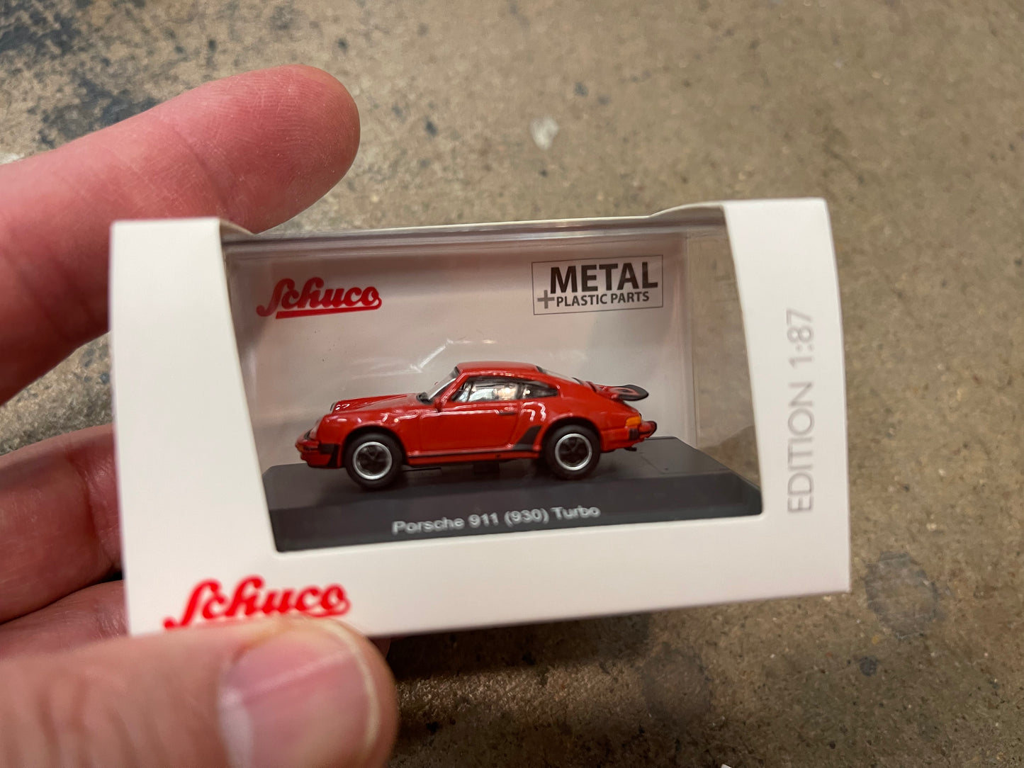 Schuco 452633000 - Porsche 911 Turbo (930), red 1:87
