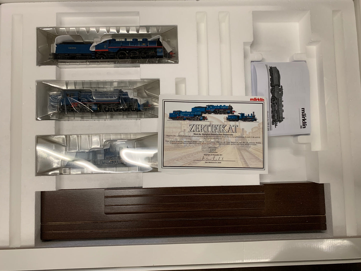 Marklin 31806 - Royal Bavarian 3 locomotive set with display