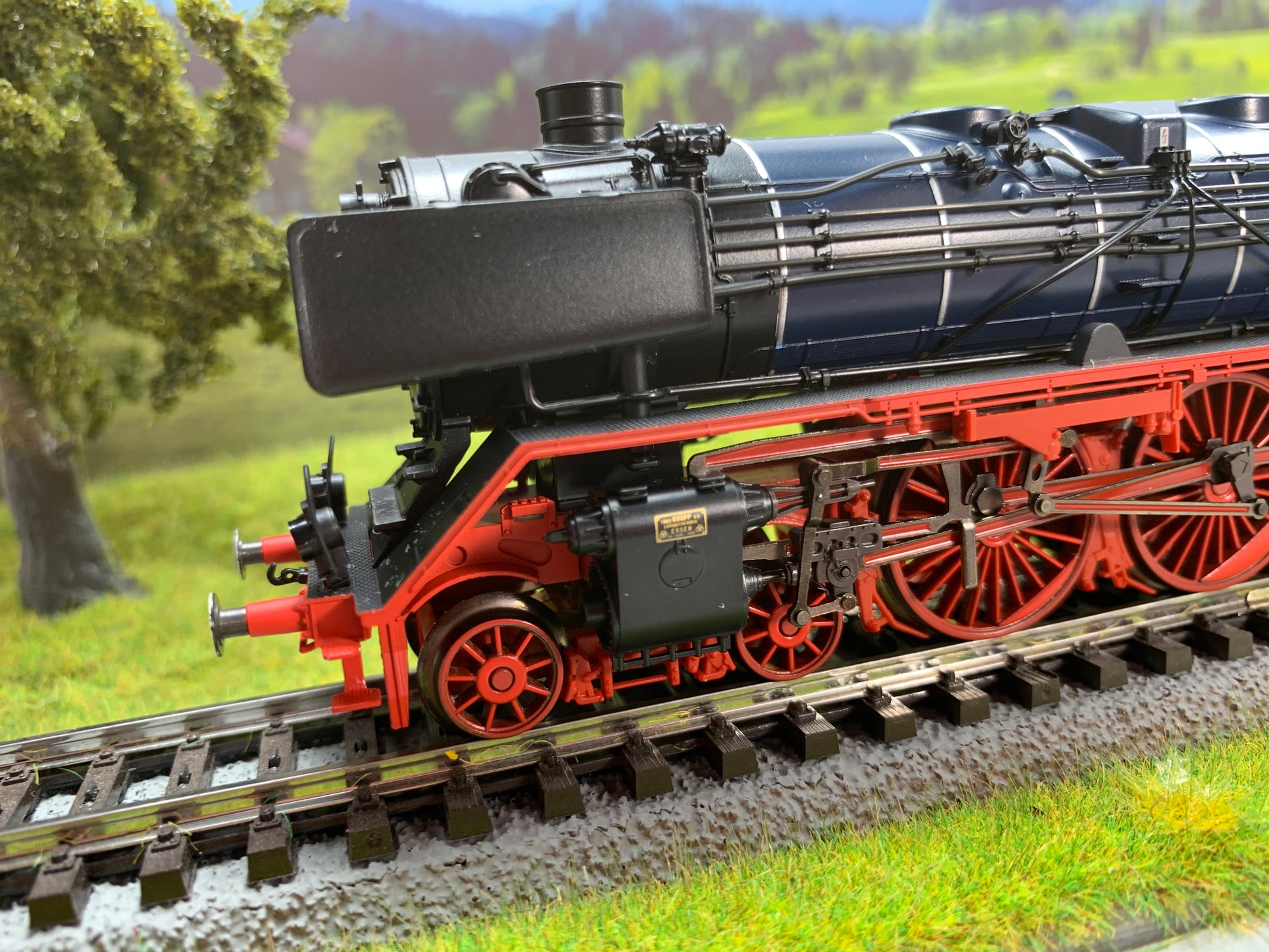 Marklin 39009 - Marklin German Steam Locomotive BR 01 MHI 2016 at Ajckids.com