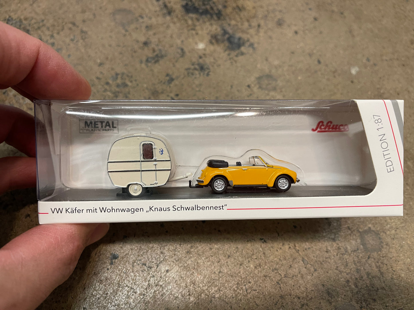 Schuco 452651300 - VW Beetle w. caravan 1:87