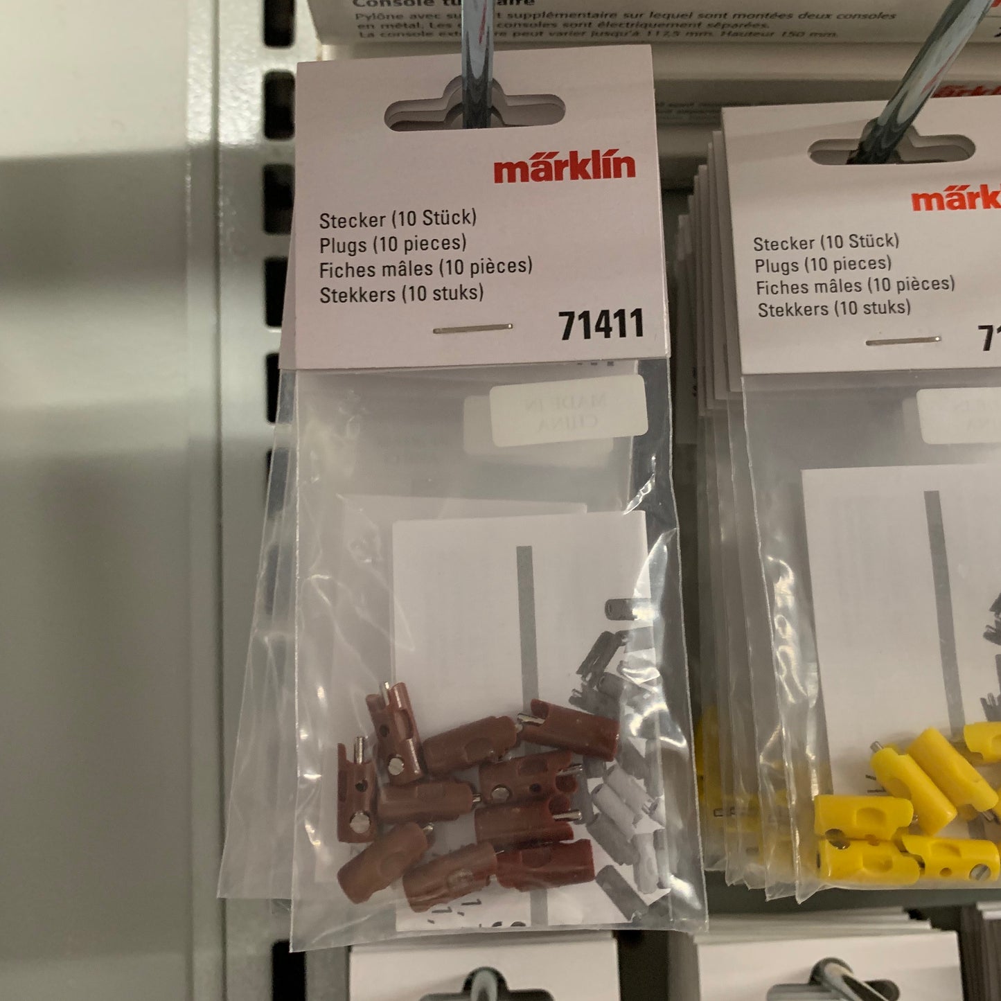 Marklin 71411 - Plugs new style brown (male)