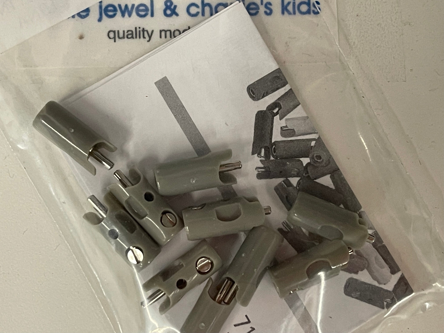 Marklin 71416 - Plugs new style gray (male)