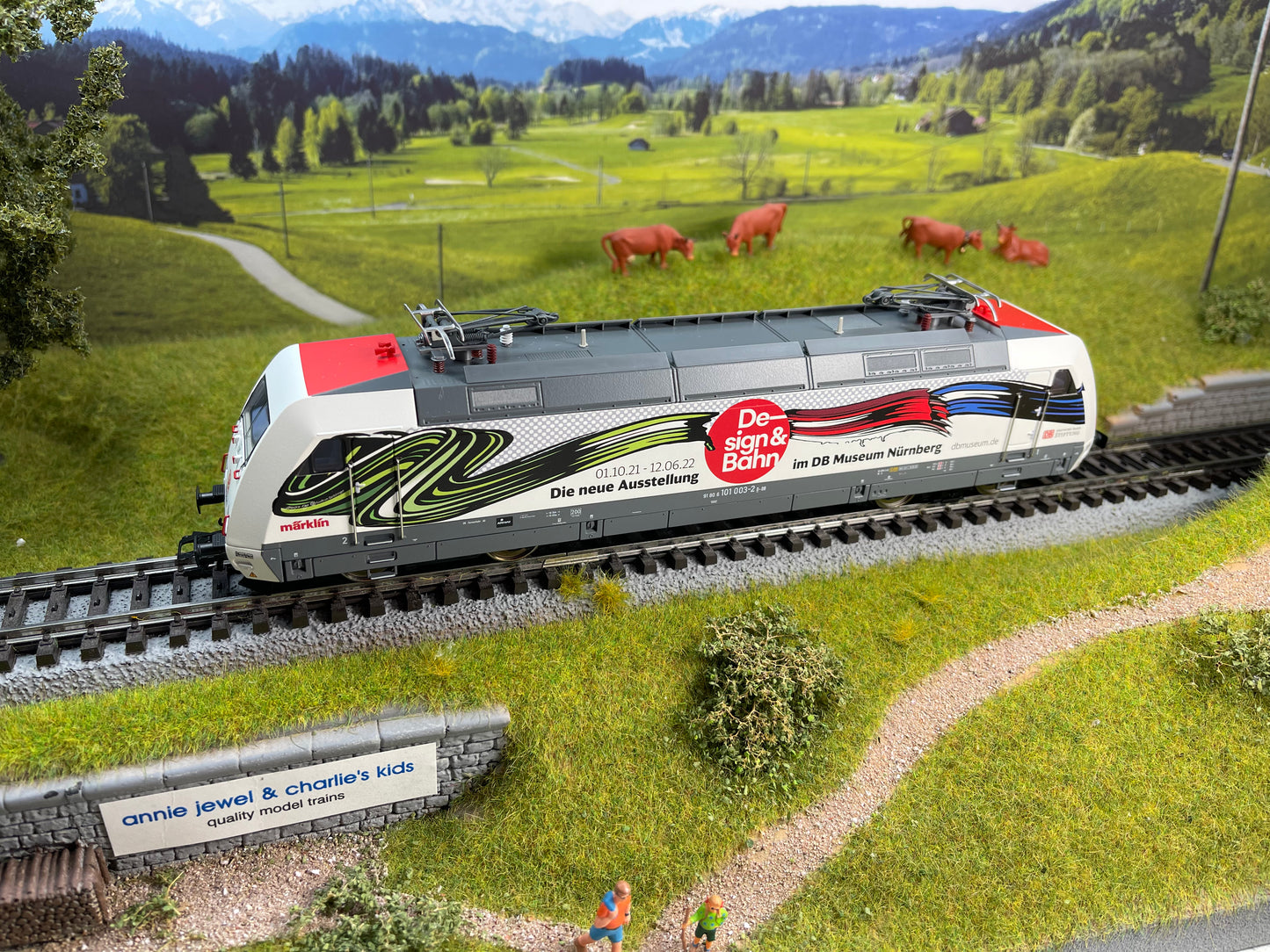 Trix 25379 - Class 101 Electric Locomotive, Design&Bahn,VI