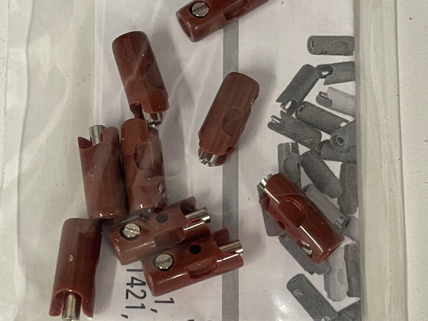 Marklin 71421 - Sockets new style brown (female)