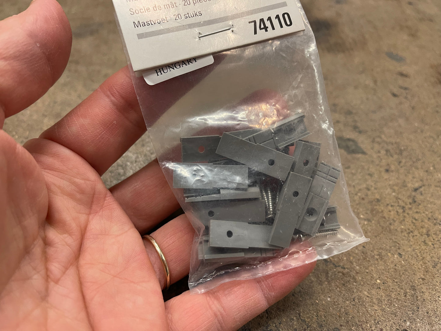 Marklin 74110 - Mast Base for catenary masts