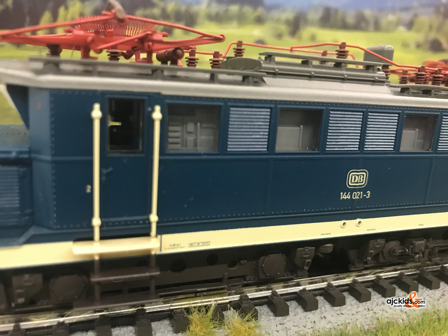Marklin 37443 - Class 144 Electric Locomotive (remote pantographs)