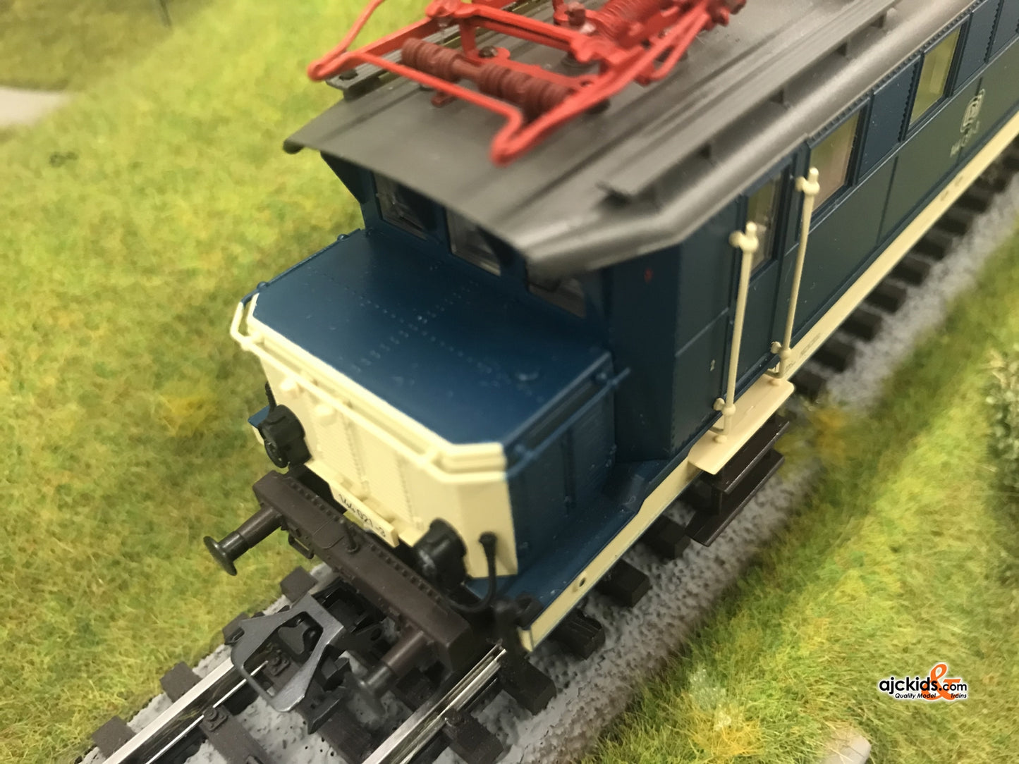 Marklin 37443 - Class 144 Electric Locomotive (remote pantographs)