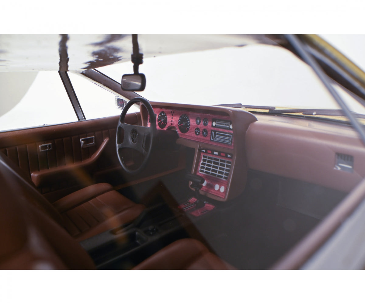 Schuco 450021900 - Opel Diplomat A silver 1:18