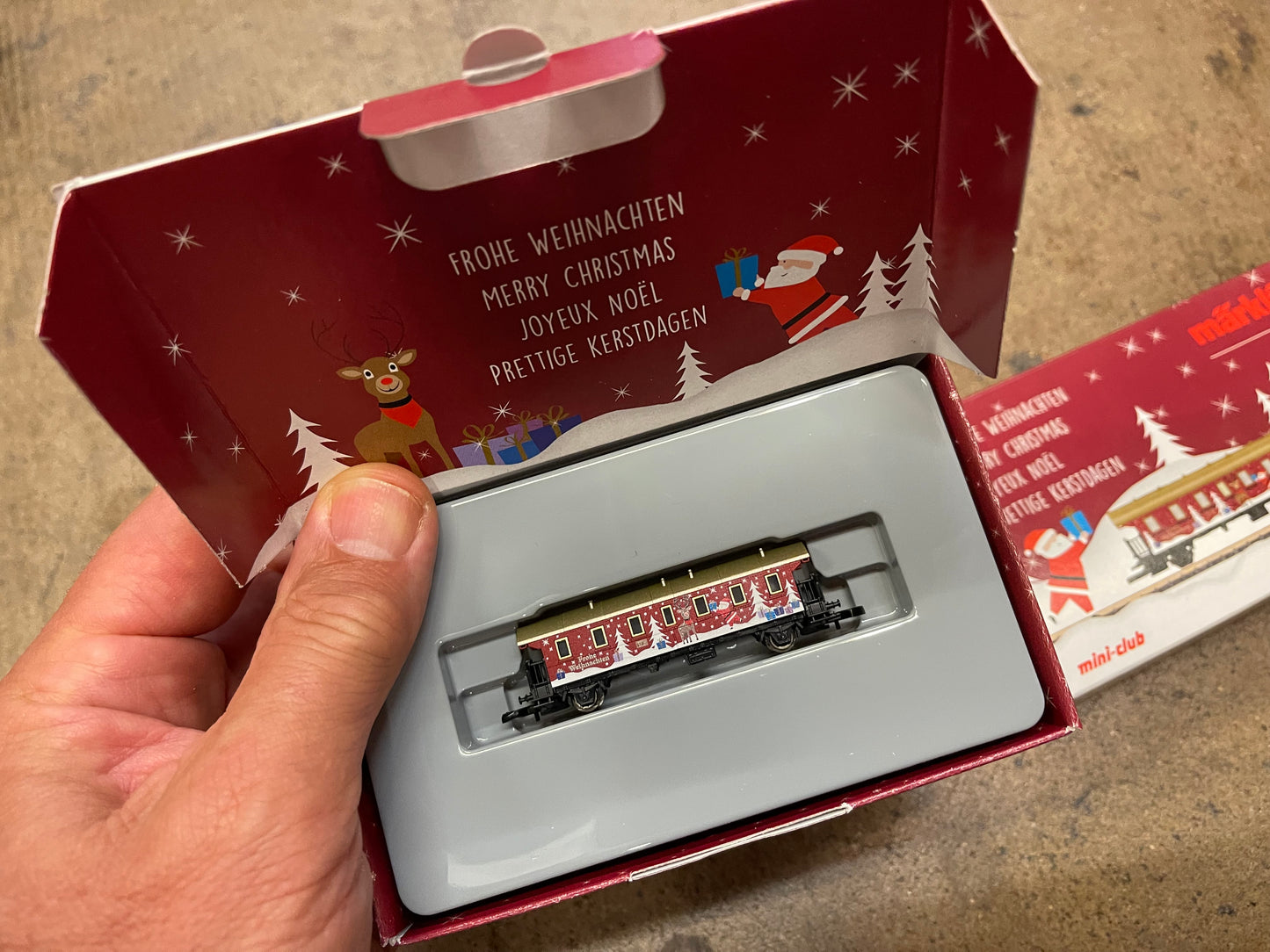 Marklin 80635 - Z Gauge Christmas Car for 2025