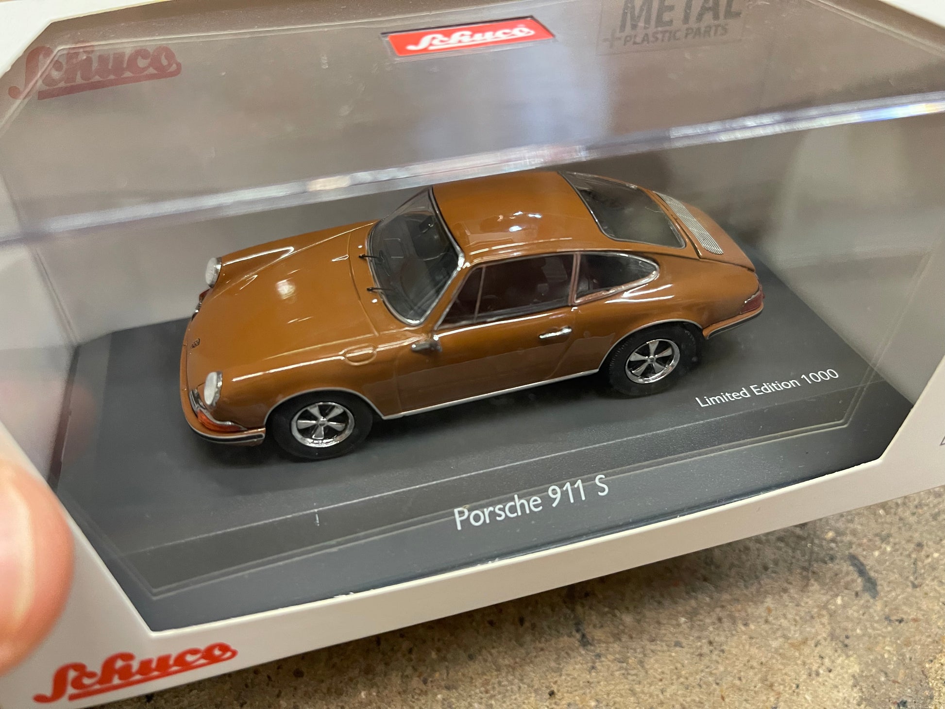 Schuco 450367600 - Porsche 911 S, brown 1:43