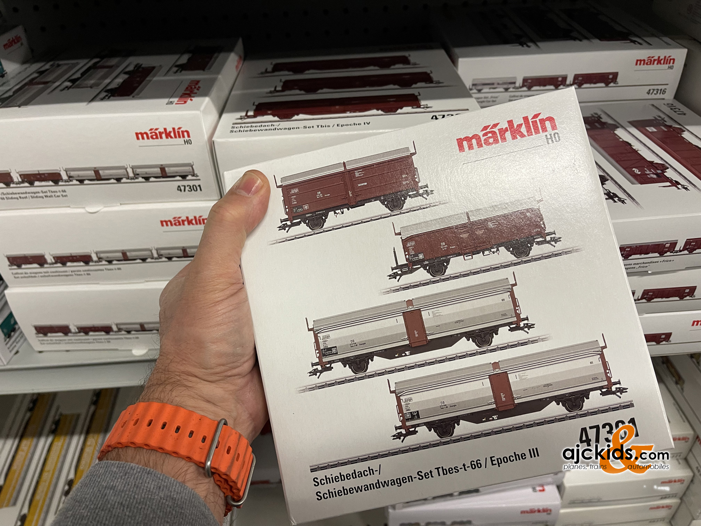 Marklin 47301 - Type Tbes-t-66 Sliding Roof / Sliding Wall Car Set, EAN 4001883473017 at Ajckids.com