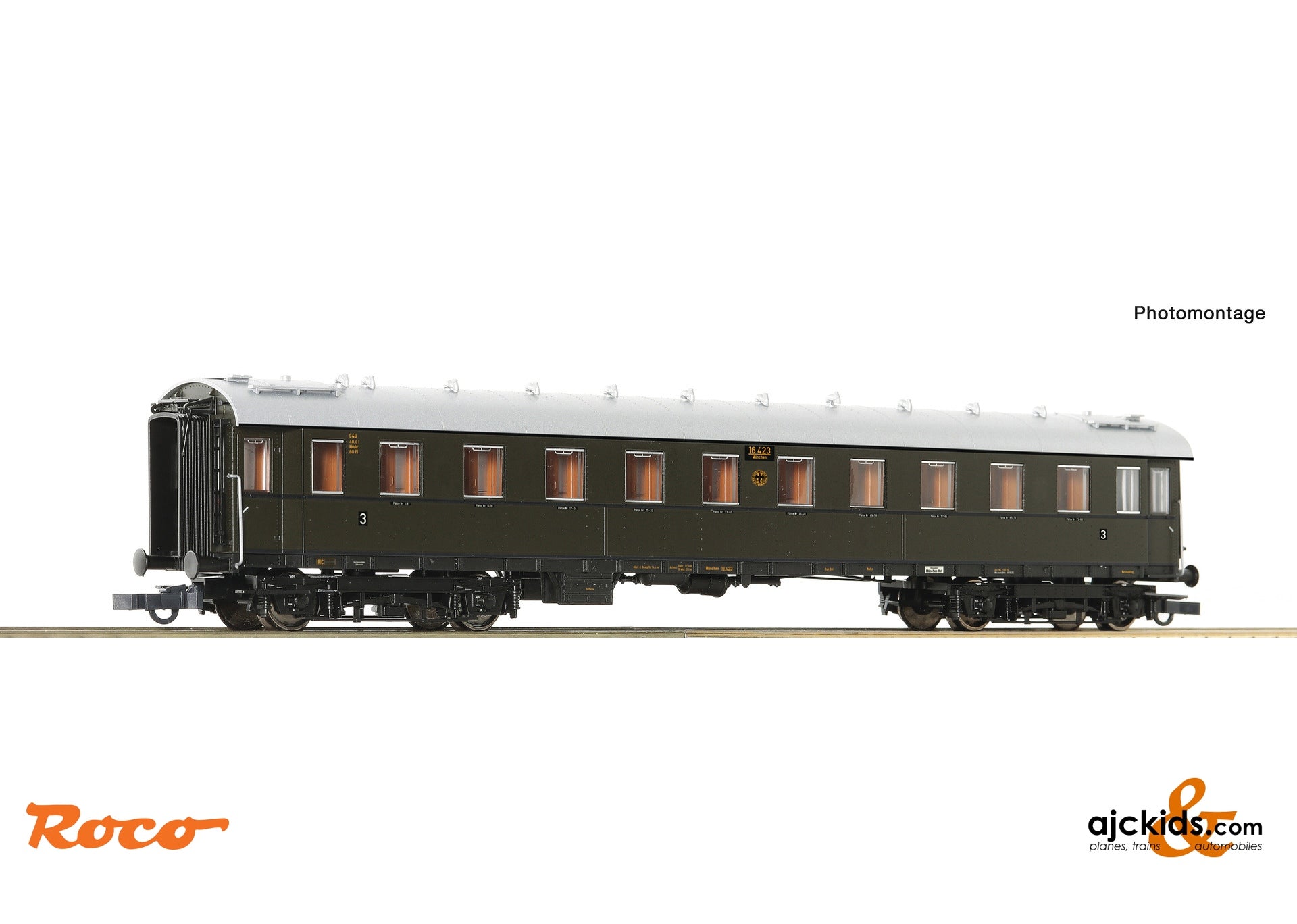 Roco 6200138 3rd class standard express train coach, DRG