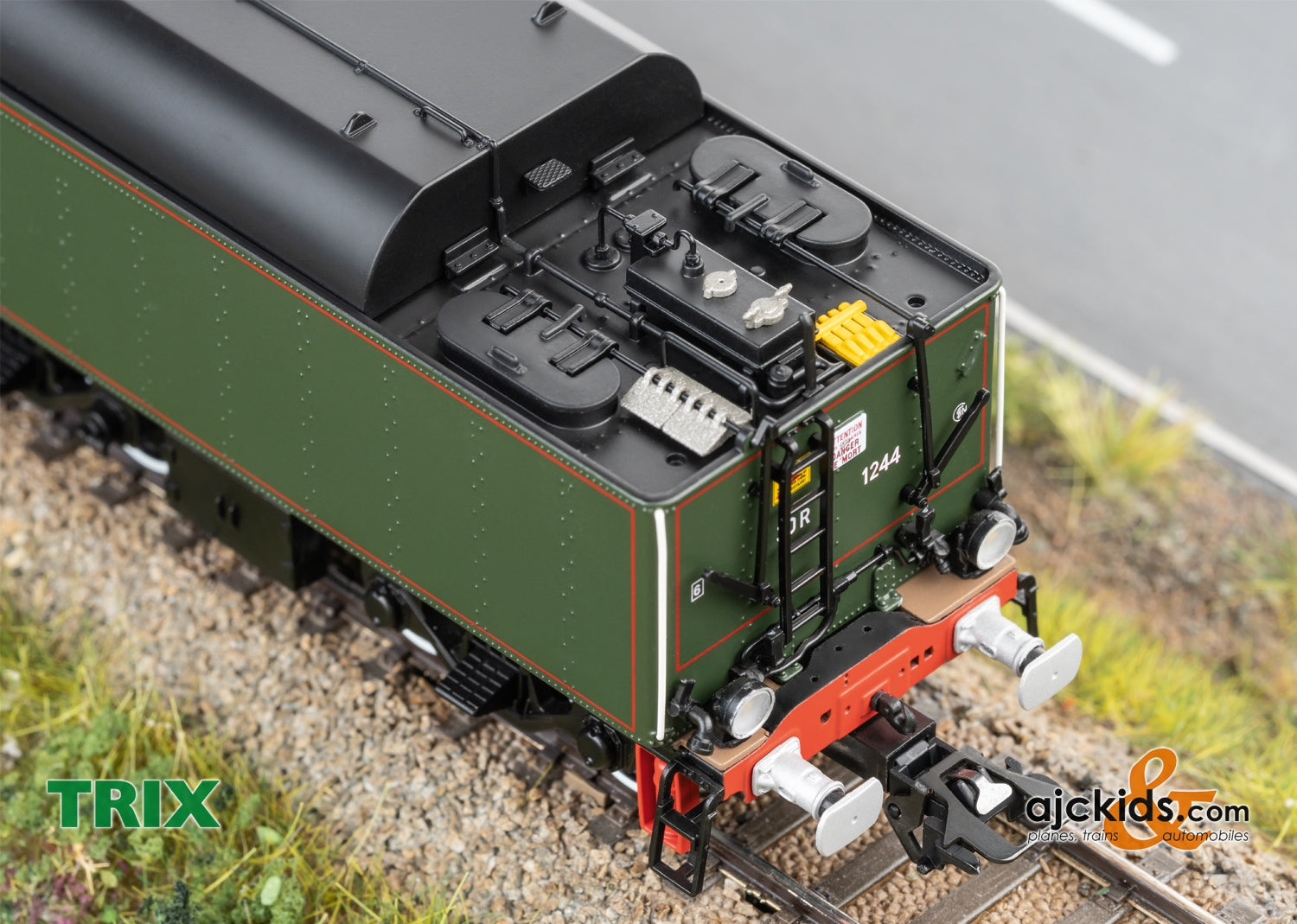 train de collection locomotive 141-R Libération sur son socle - Label train de collection locomotive 141-R Libération sur son socle - Label