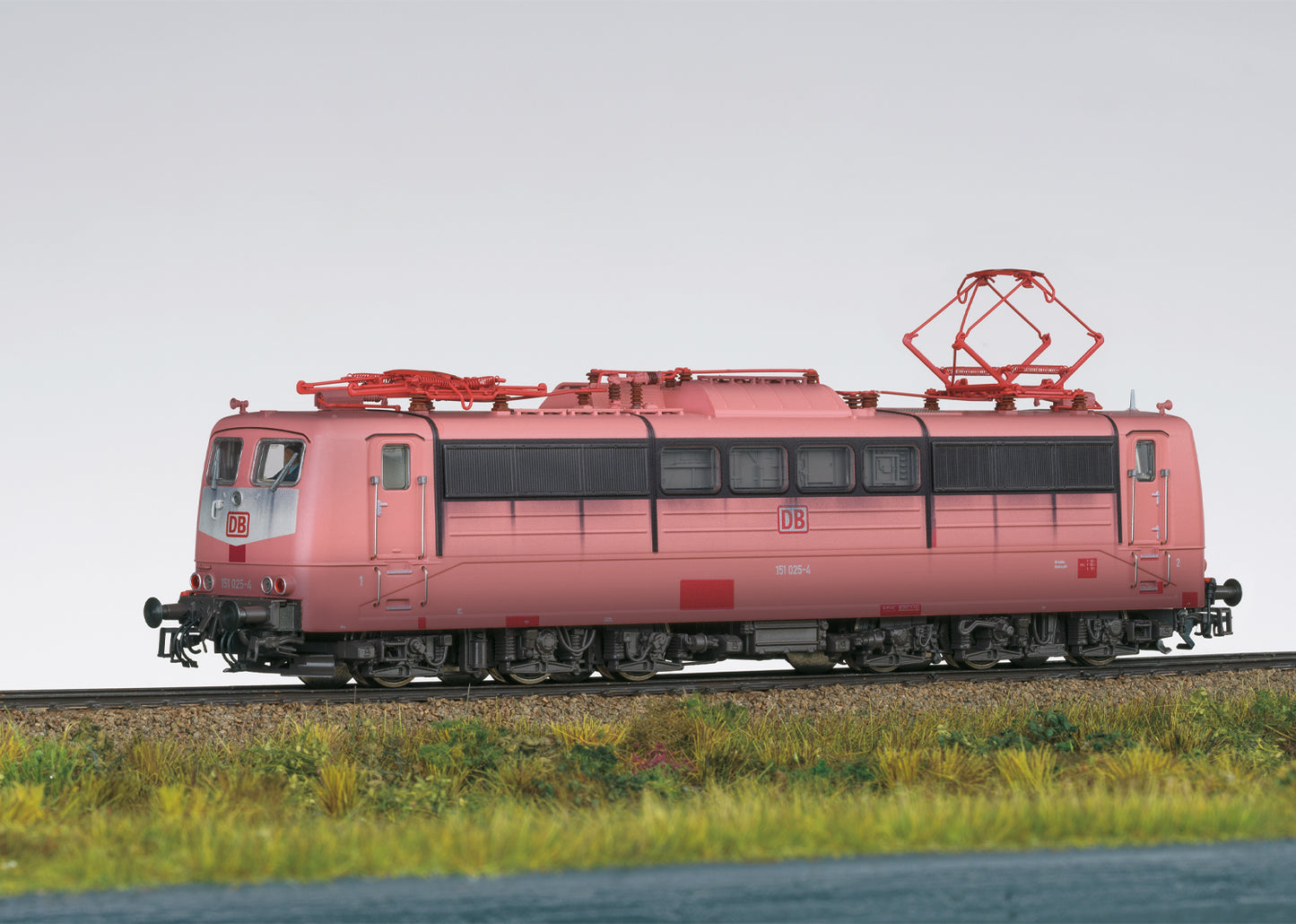 Trix 25655 - Class 151 Electric Locomotive DB, Era V