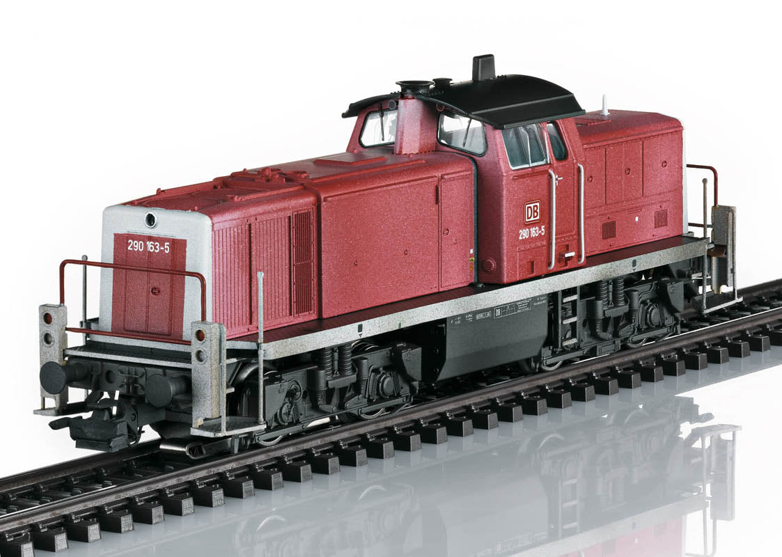 Trix 22902 - Class 290 Diesel Locomotive - engineer turns