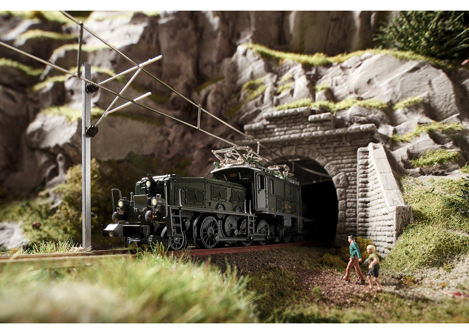 Trix 16681 Crocodile Class Ce 6/8 III Electric Locomotive – Ajckids