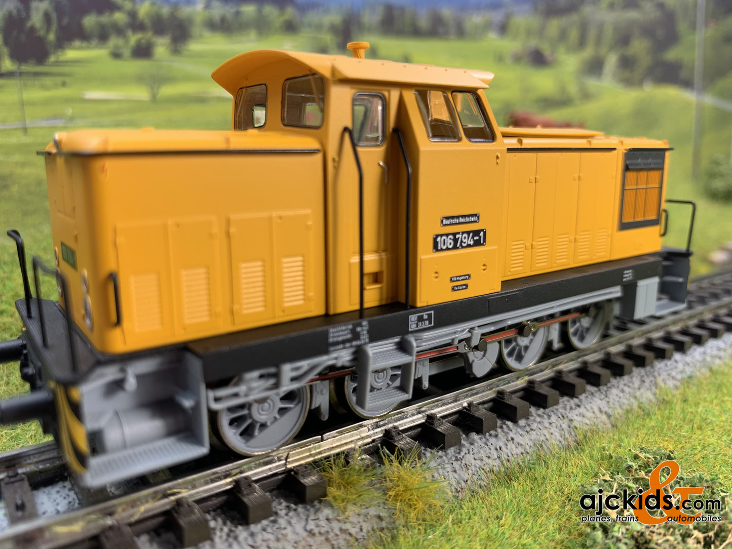 Piko 59427 - BR 106 Diesel Locomotive CSD IV-V, VI