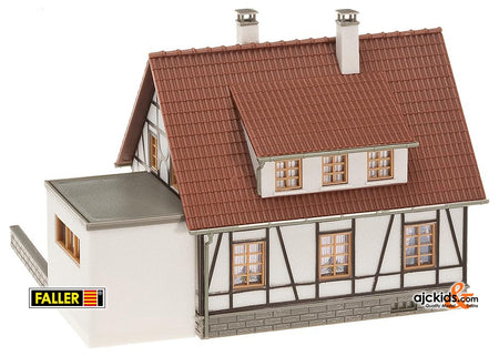 Faller 130215 - Timbered house with garage