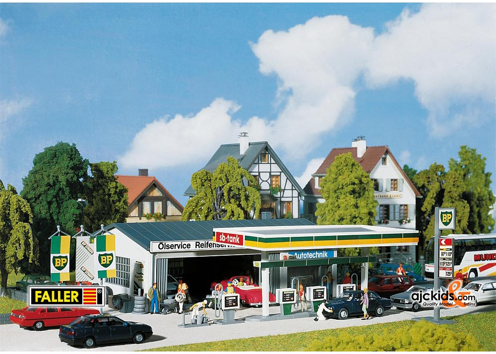 Faller 130345 - Petrol station with service bay